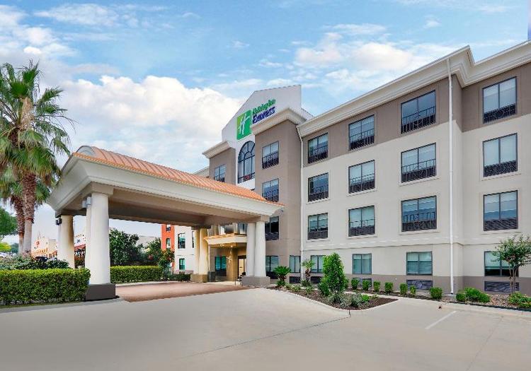 Holiday Inn Express and Suites San Antonio NW near