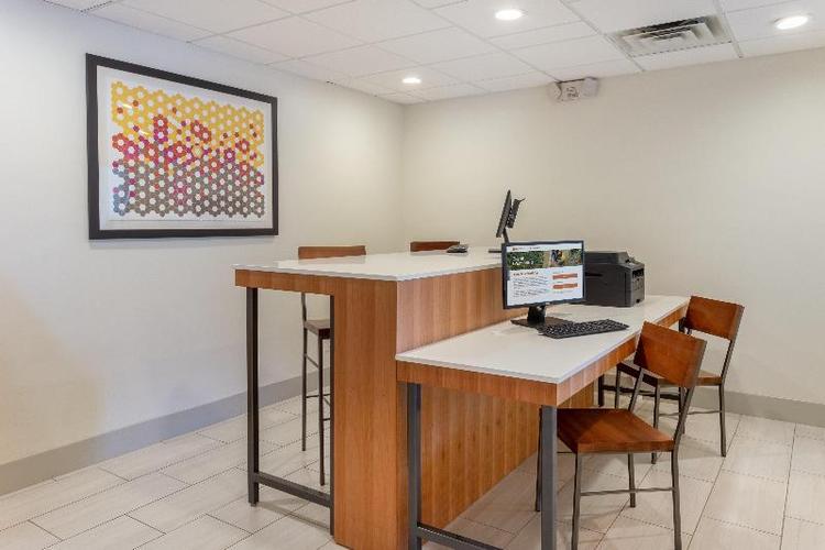Holiday Inn Express and Suites Scottsburg