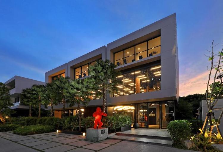 CasaBay Luxury Pool Villas
