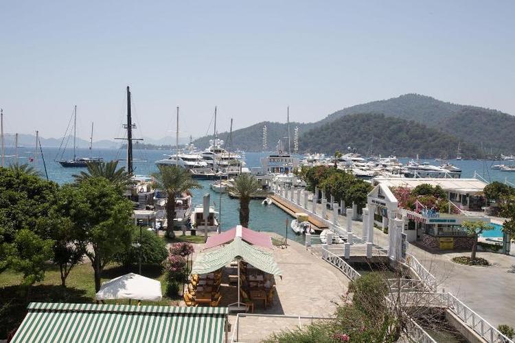 Dedeminn Marina Hotel