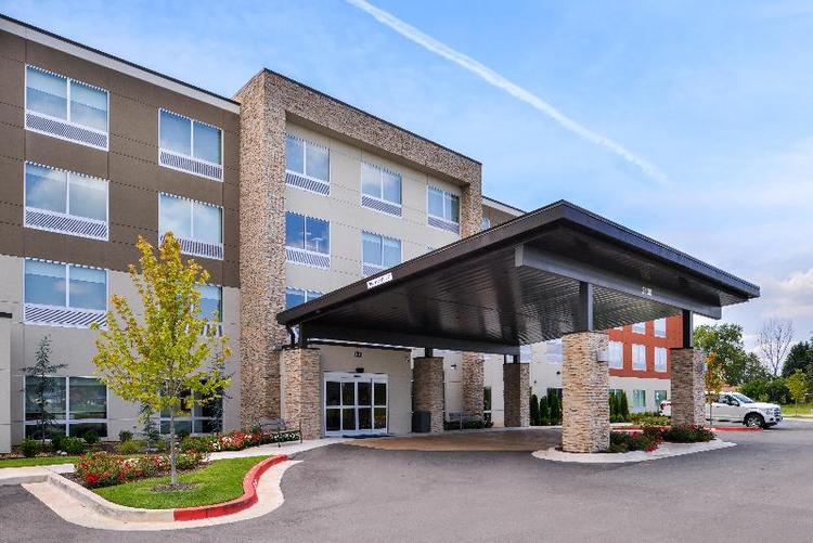 Holiday Inn Express Suites Siloam Springs