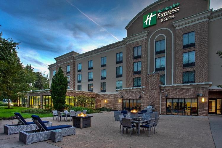 Holiday Inn Express Suites Rochester Webster