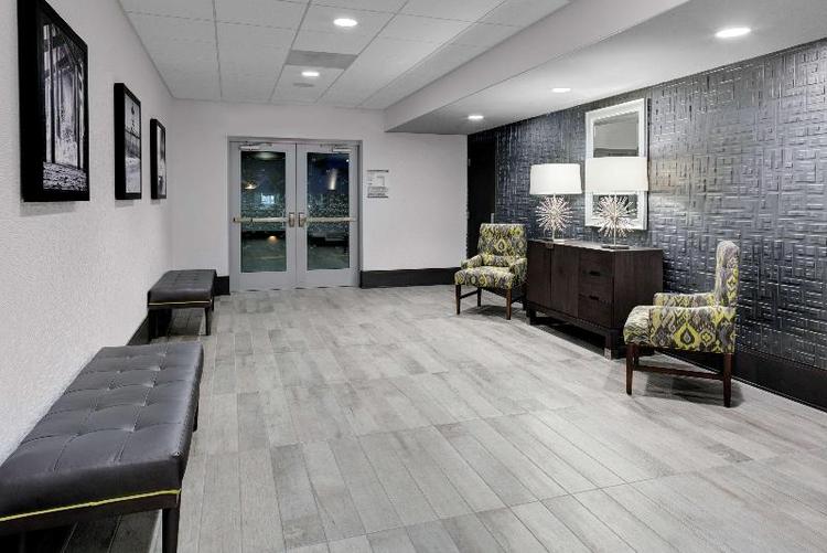Hampton Inn & Suites Irvine-Orange County Airport