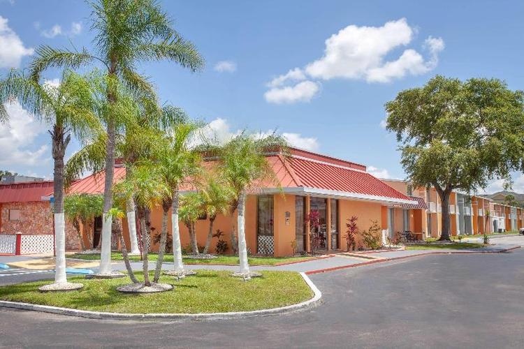 Travelodge by Wyndham Kissimmee East
