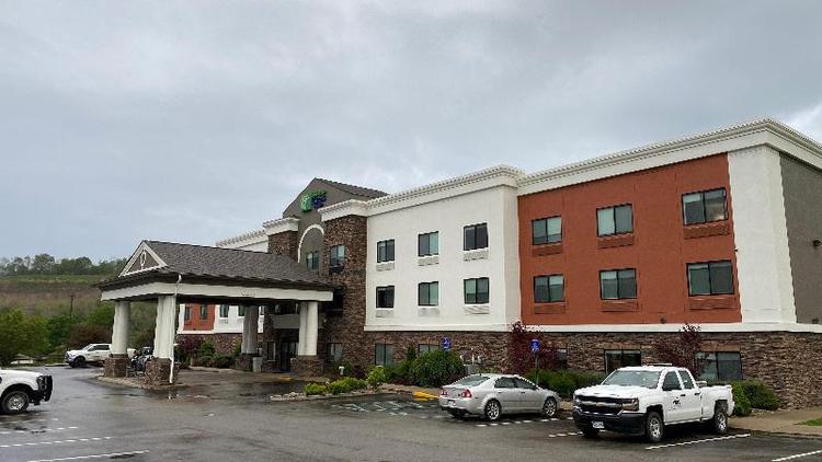 Holiday Inn Express and Suites Weston