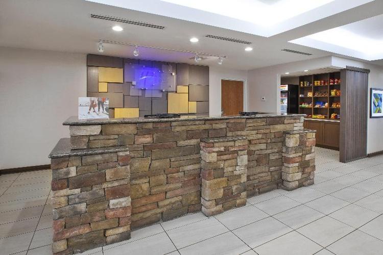 Holiday Inn Express and Suites Auburn Hills