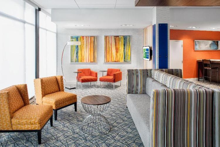Holiday Inn Express and Suites East Peoria - River