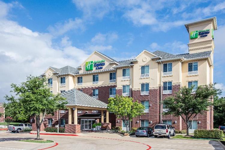 Holiday Inn Express and Suites Dallas - Grand Prai
