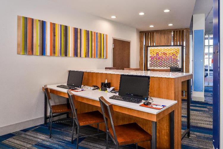 Holiday Inn Express and Suites Van Horn