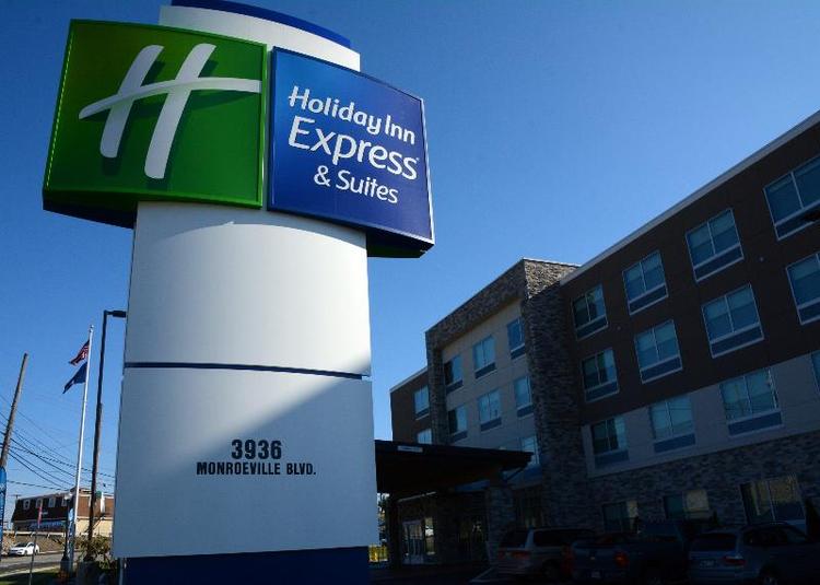 Holiday Inn Express and Suites Pittsburgh - Monroe