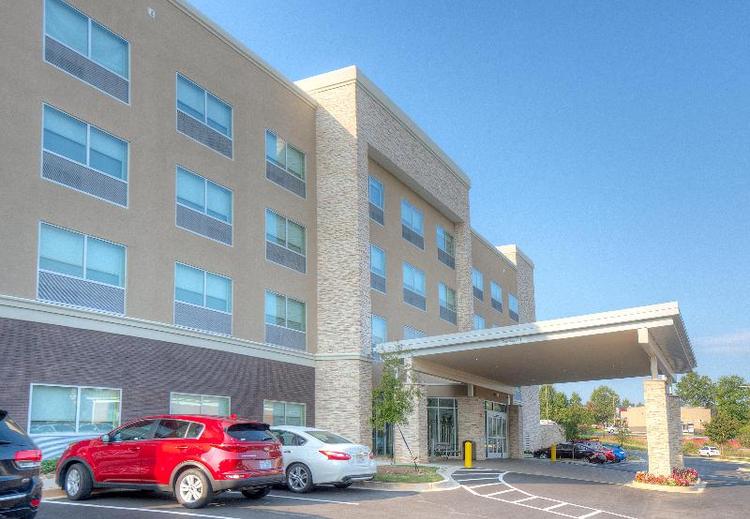 Holiday Inn Express and Suites Fort Mill