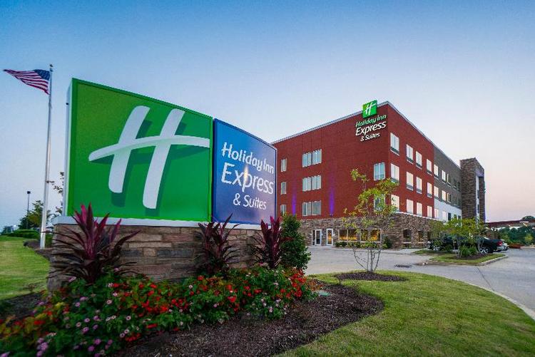 Holiday Inn Express and Suites Southaven Central -