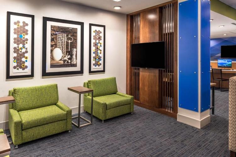 Holiday Inn Express and Suites Tampa North - Wesle