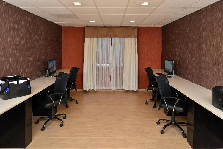 Holiday Inn Express Suites Peekskill-Lower Hudson
