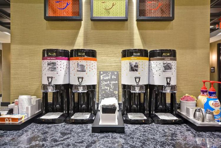 Hampton Inn & Suites Detroit Warren