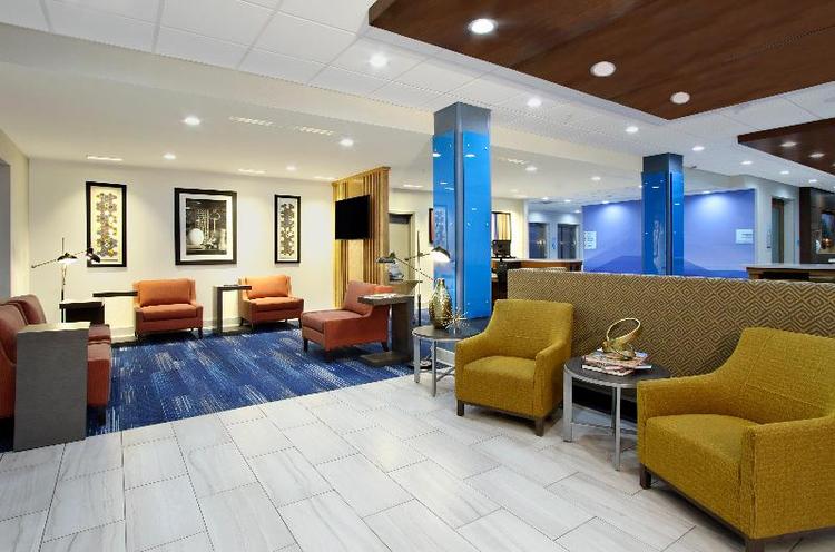 Holiday Inn Express & Suites Lake Charles South