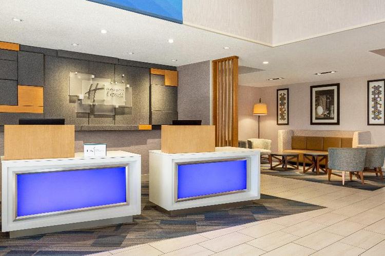 Holiday Inn Express & Suites Redding