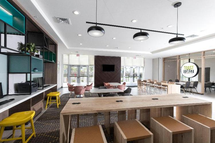 Holiday Inn Hotels and Suites Mount Pleasant