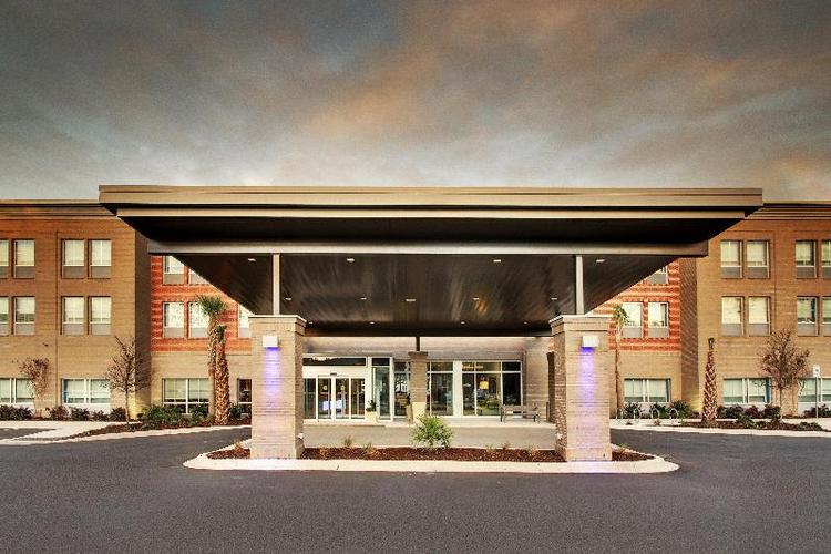 Holiday Inn Express & Suites Summerville