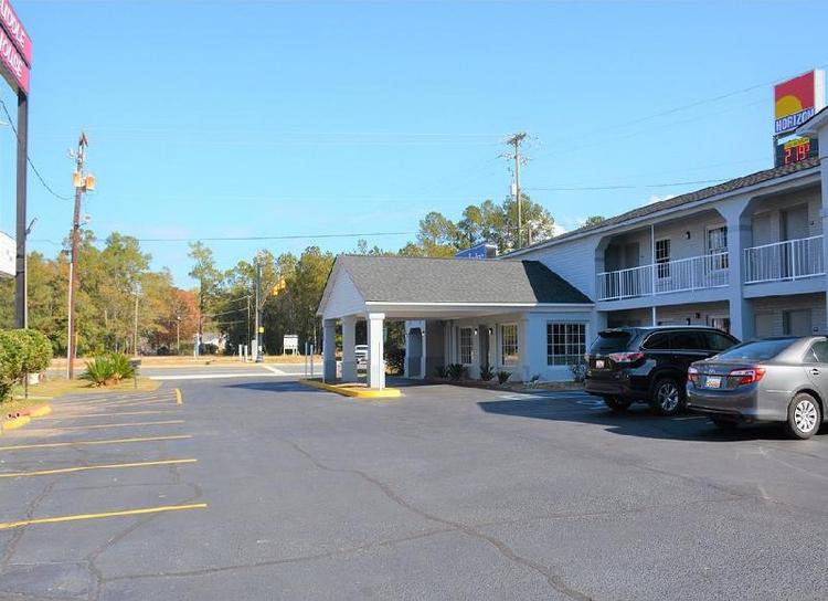 Travelodge by Wyndham Walterboro