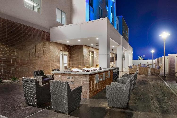 Holiday Inn Express & Suites Lubbock Central - Uni