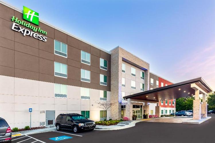 Holiday Inn Express Calhoun South