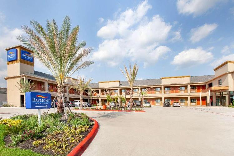 Baymont Inn & Suites Houston Hobby Airport