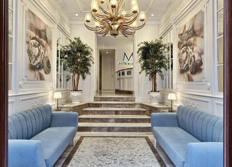 Mirrors Hotel