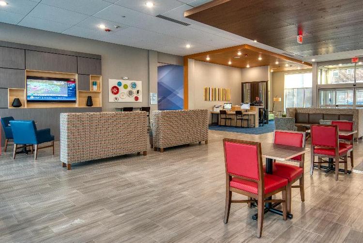 Holiday Inn Express & Sts Omaha Downtown - Airport