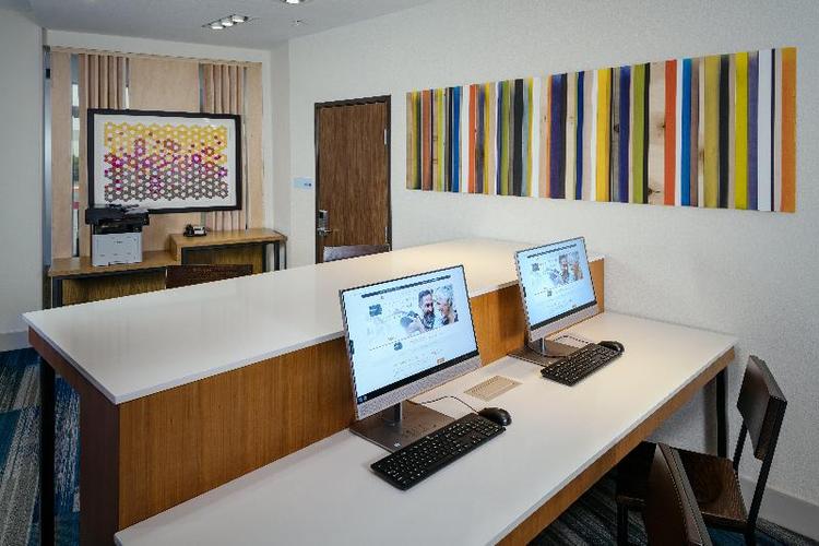 Holiday Inn Express & Suites Medford