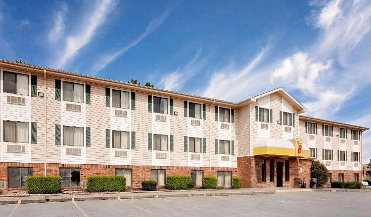 Super 8 by Wyndham Fayetteville
