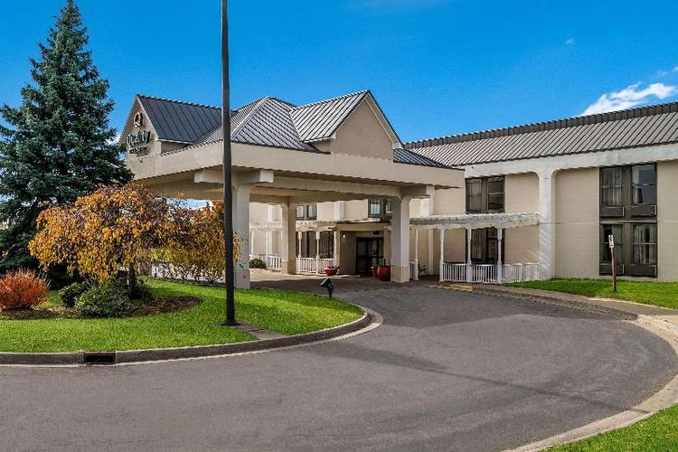 Quality Inn & Suites ( Saginaw)
