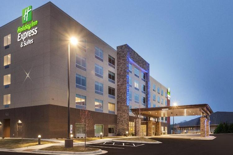 Holiday Inn Express & Suites Hudson I-94