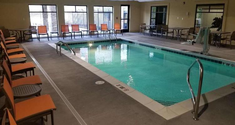 B/W Plus Elizabethtown Inn & Suites