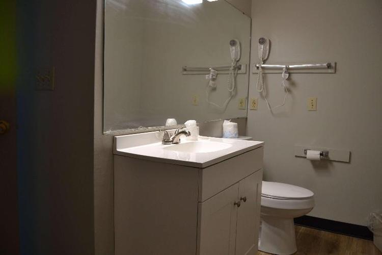 Days Inn & Suites by Wyndham Sikeston MO