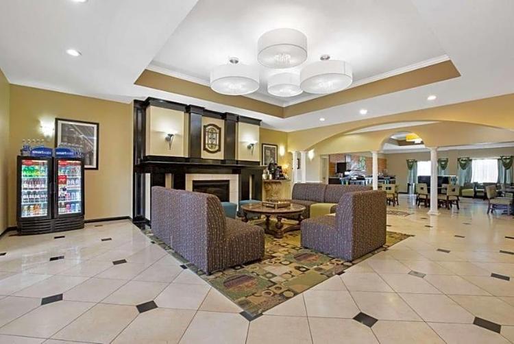 La Quinta Inn & Suites Wyndham Pearland-Houston So