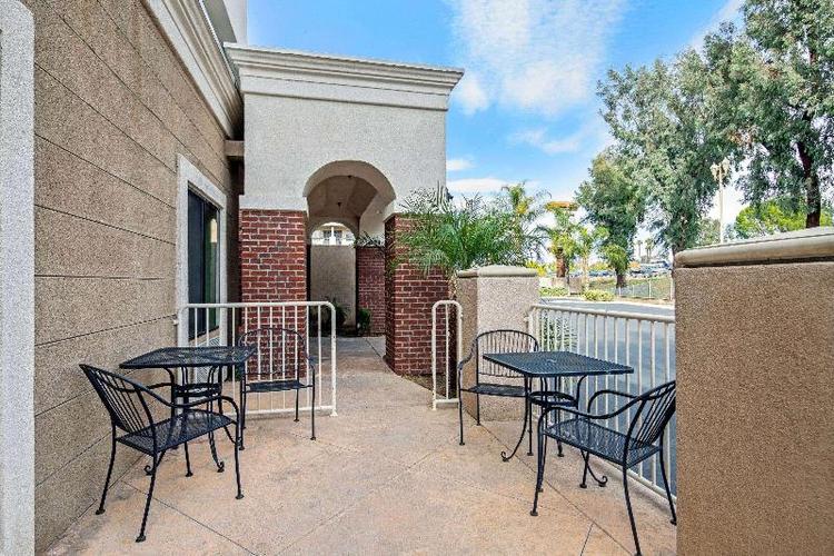 La Quinta Inn Suites By Wyndham Temecula