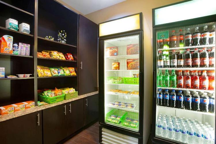 La Quinta Inn Suites By Wyndham Pearsall