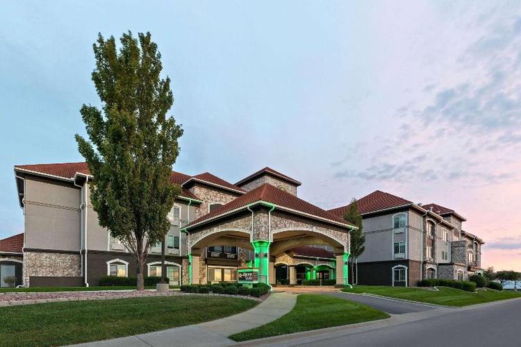 La Quinta Inn Suites By Wyndham Olathe