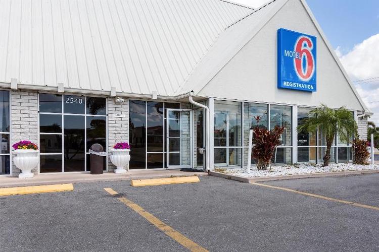 Motel 6 Englewood