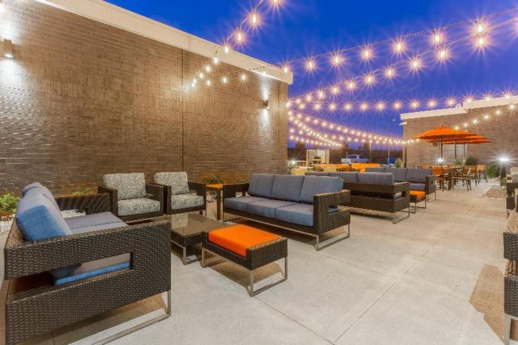 Holiday Inn & Suites Cedar Falls-Waterloo Event Ct