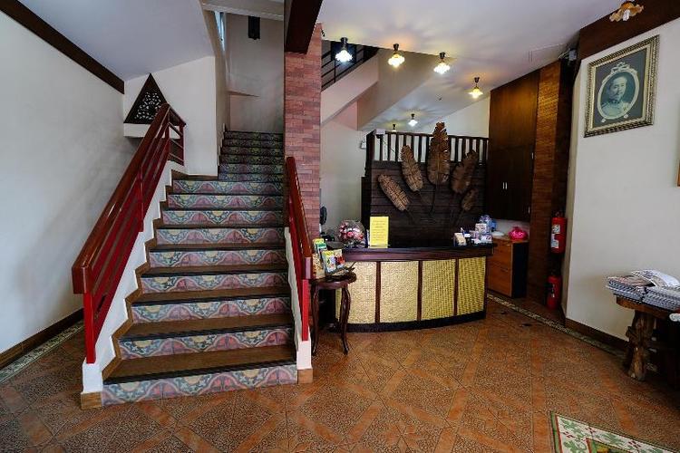 Red Balcony Hotel