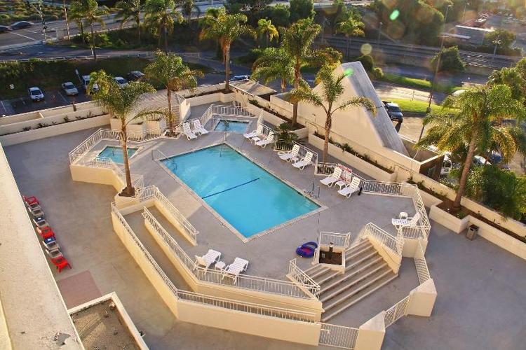 La Crystal Hotel