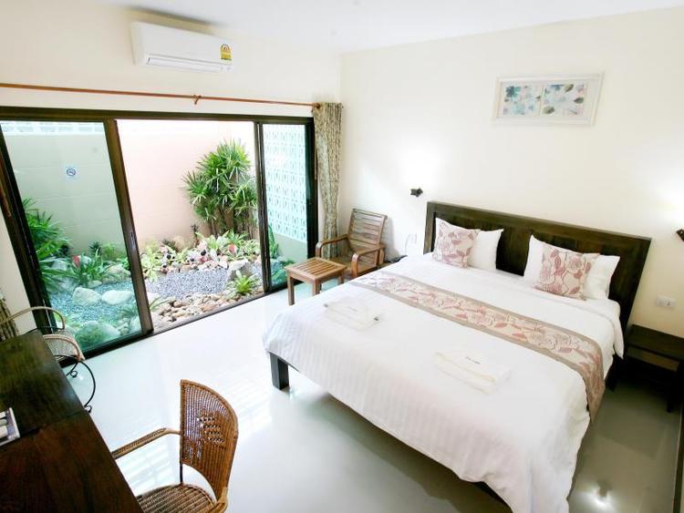 Baan Na Khon Hotel