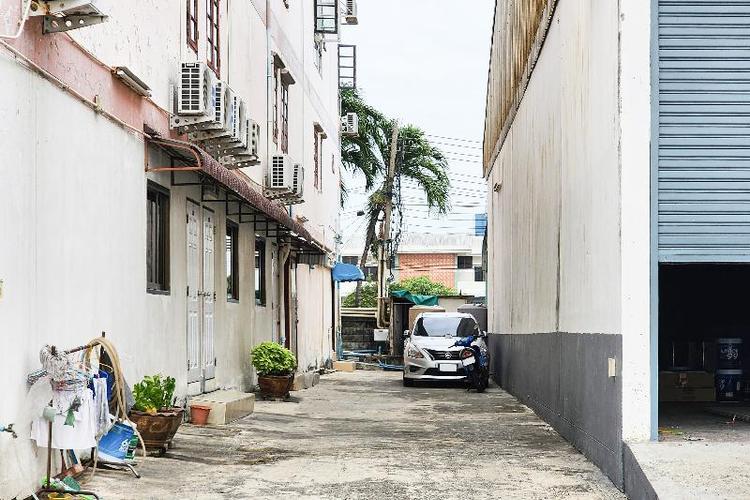 Freesia Bangphi Guest House by ZUZU