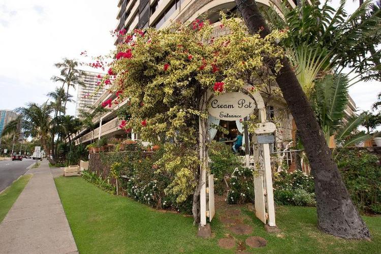 Hawaiian Monarch Hotel