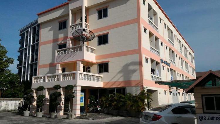 Uj Apartment