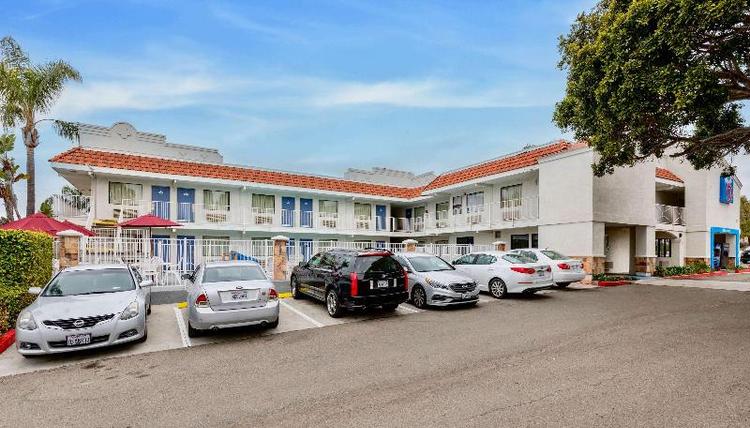 Motel 6 Carlsbad East