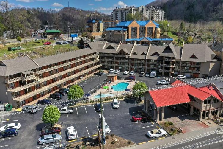 Crossroads Inn Suites