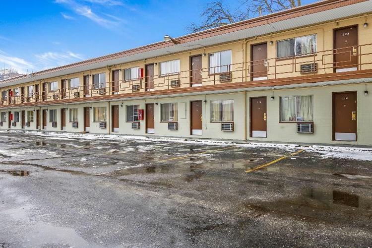 OYO Hotel Downtown Peoria I-74